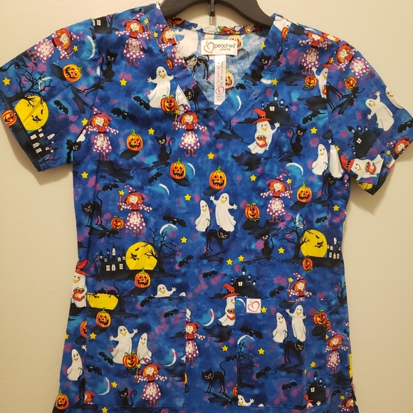 Lot Of 2 Halloween Womens Scrubs Size Small Nightmare Before Christmas & Ghosts - Picture 5 of 11